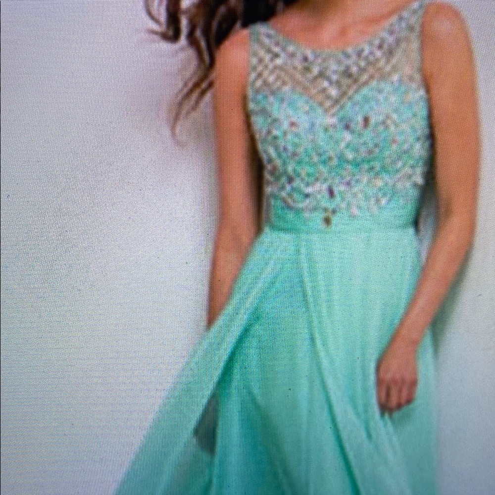 Elegant Mint Green Gown with Beaded Bodice Formal Evening Gown Size 20